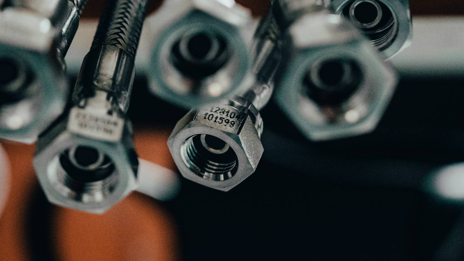 Création de stock personnalisé de flexibles et raccords hydrauliques pour ateliers – Easyflex